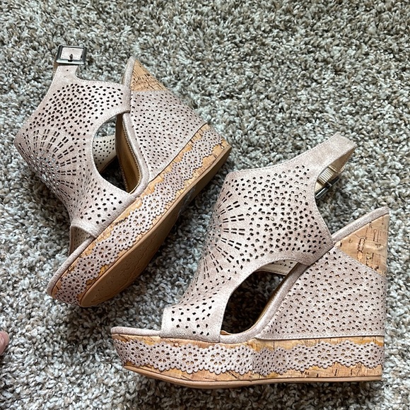 Not rated wedges size 7.5 size great condition never worn - Picture 9 of 12